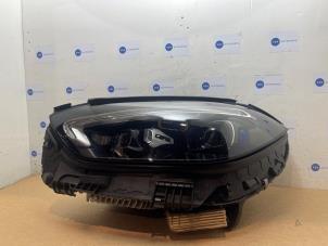 Gebruikte Koplamp rechts Mercedes C (W206) C-300 de 2.0 Turbo 16V Prijs € 1.421,75 Inclusief btw aangeboden door Autoparts Van De Velde