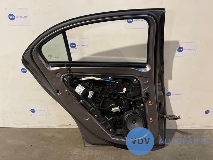 Drzwi lewe tylne wersja 4-drzwiowa Mercedes A-Klasse