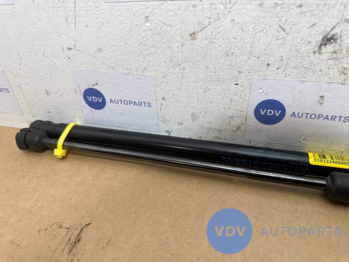 Zestaw amortyzatorów gazowych pokrywy bagaznika Mercedes CLA