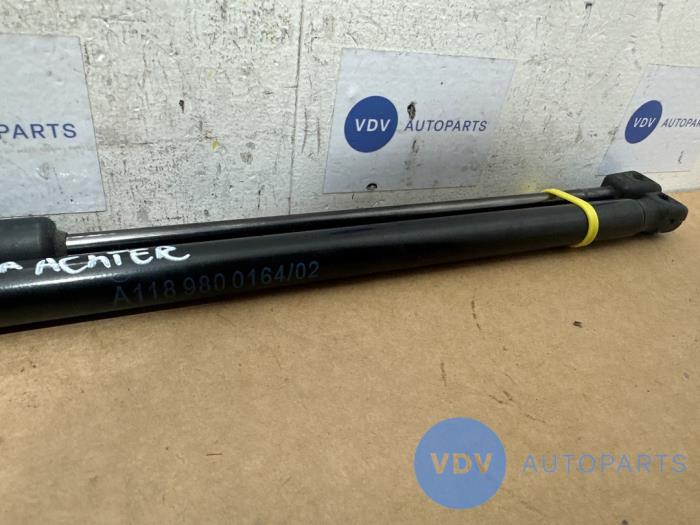 Zestaw amortyzatorów gazowych pokrywy bagaznika Mercedes CLA