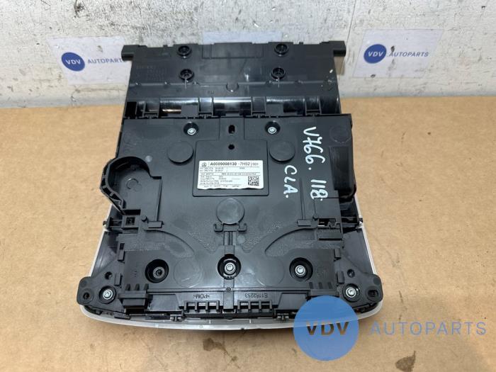 Oswietlenie wewnetrzne przód Mercedes CLA