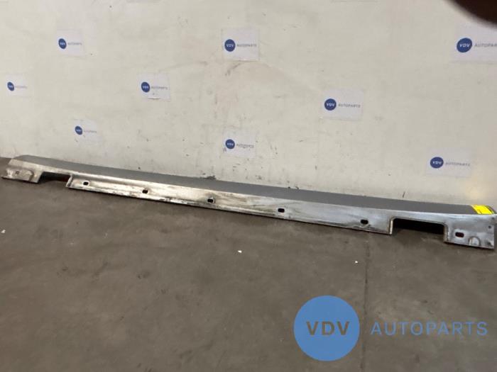 Sill, left Mercedes E-Klasse