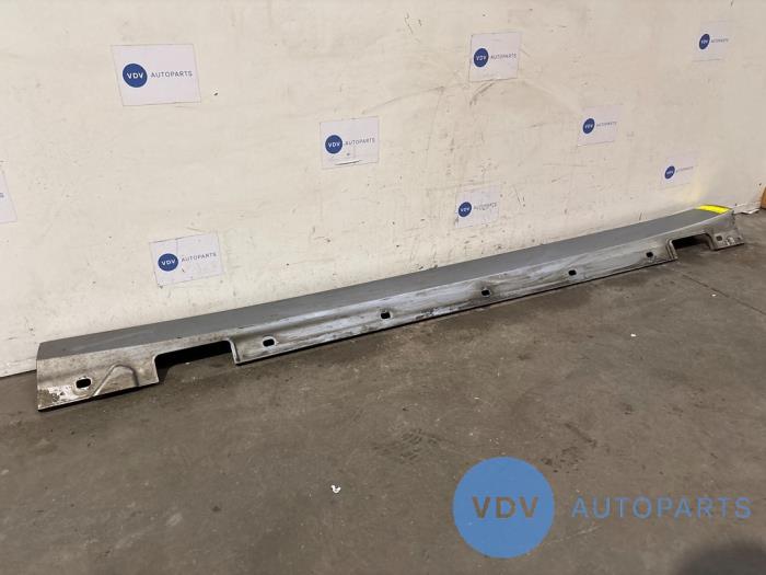 Sill, left Mercedes E-Klasse