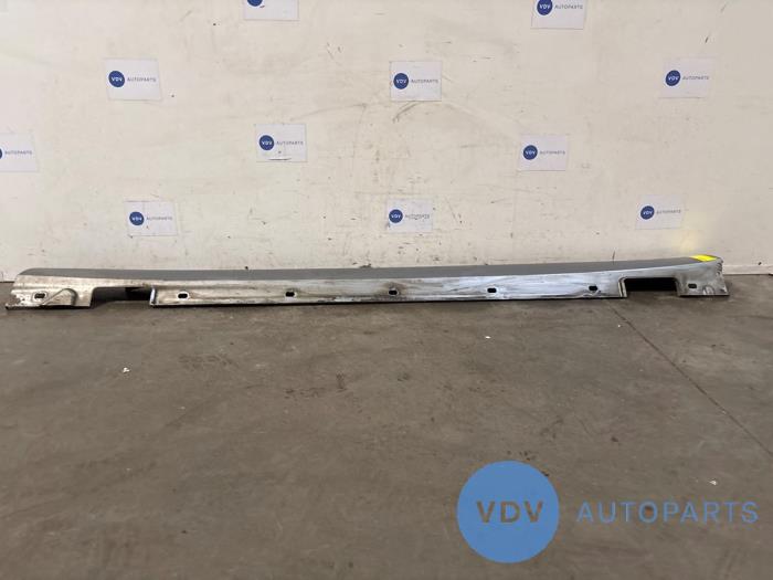 Sill, left Mercedes E-Klasse