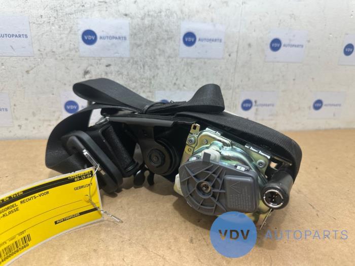 Front seatbelt, right Mercedes E-Klasse