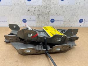 Gebruikte Scharnierset Mercedes A (W169) 2.0 A-180 CDI 16V 5-Drs. Prijs € 18,15 Inclusief btw aangeboden door Autoparts Van De Velde