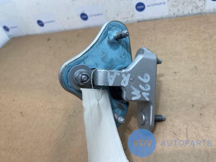 Rear door hinge, right Mercedes ML-Klasse