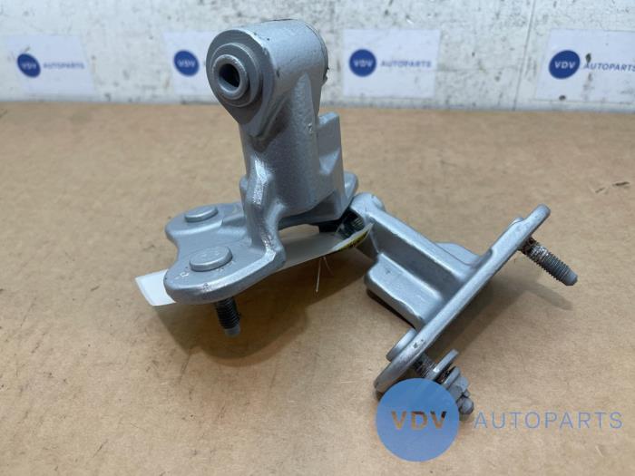 Scharnier deur links-achter Mercedes GLE