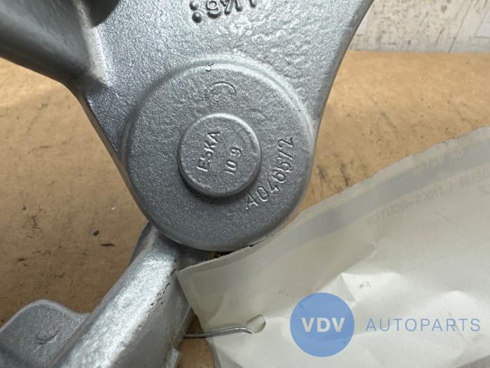 Scharnier deur links-achter Mercedes GLE