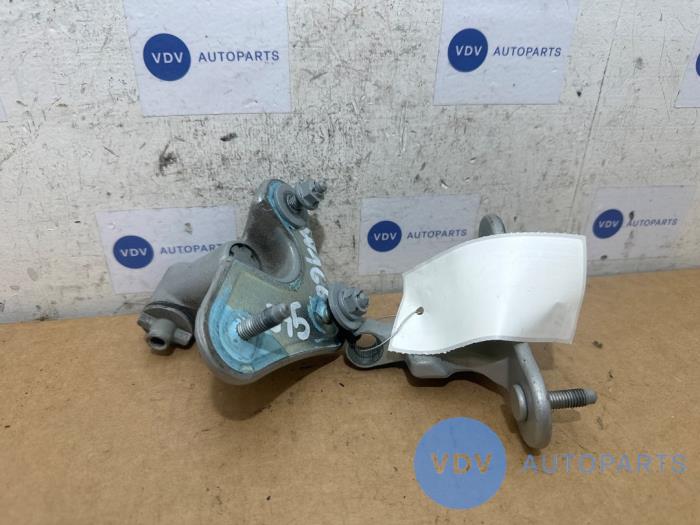 Scharnier deur links-voor Mercedes GLE