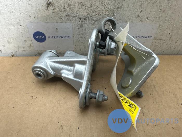 Scharnier deur links-voor Mercedes GLE