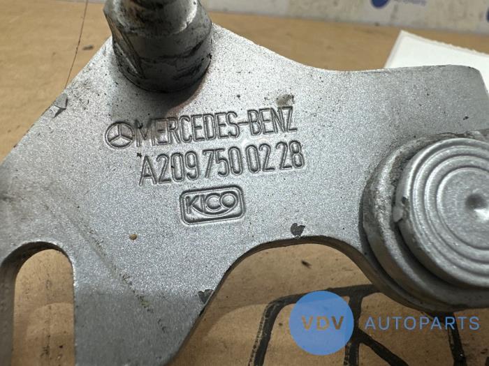 Tailgate hinge Mercedes CLK