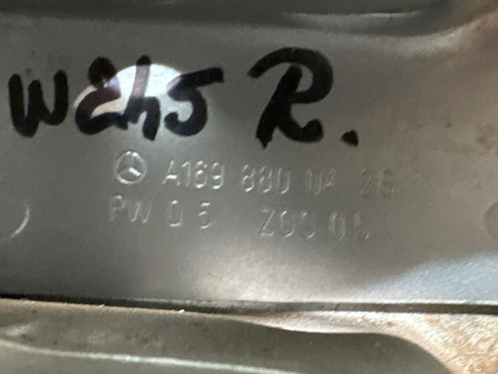Charnière capot Mercedes B-Klasse