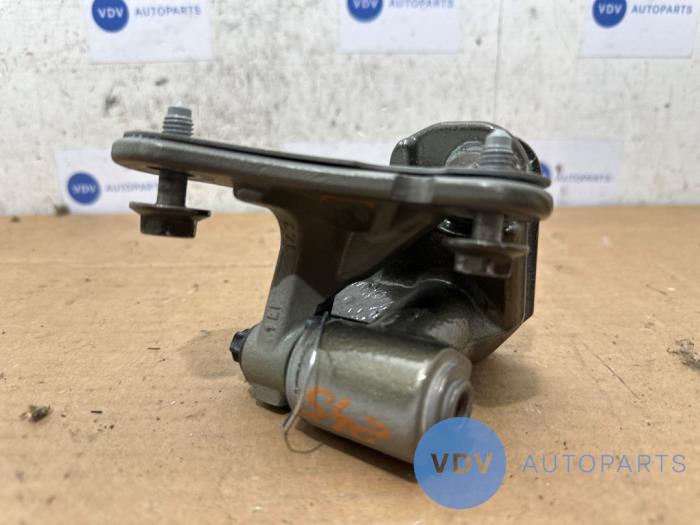 Scharnier Tür links vorne Mercedes B-Klasse