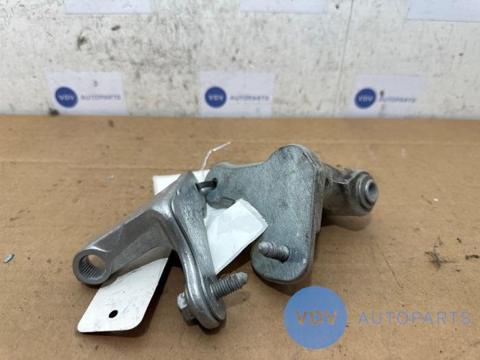 Scharnier deur links-voor Mercedes B-Klasse