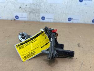 Gebruikte Scharnier deur links-achter Mercedes B (W246) 1.5 B-180 CDI,d 16V Prijs € 36,30 Inclusief btw aangeboden door Autoparts Van De Velde