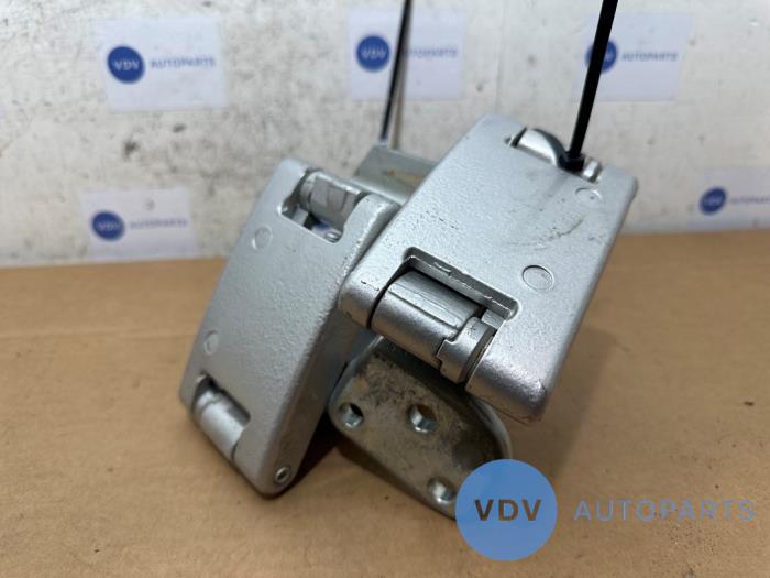 Tailgate hinge Mercedes Vito