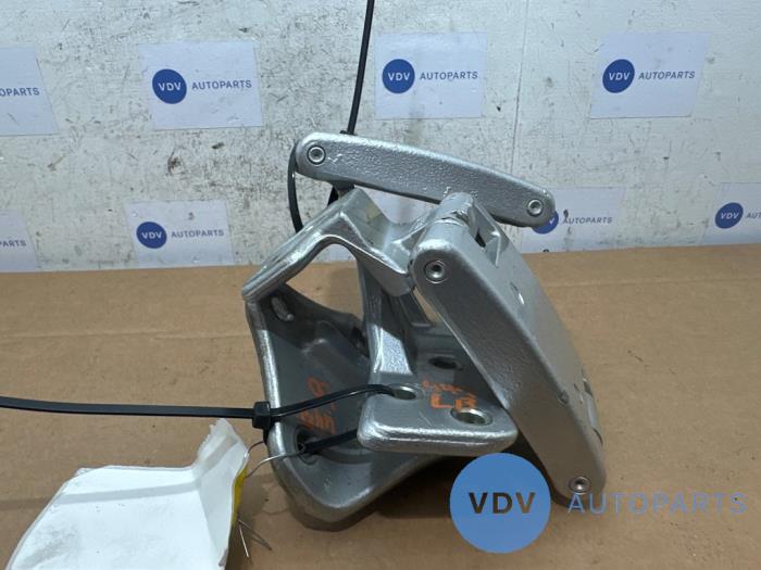 Tailgate hinge Mercedes Vito