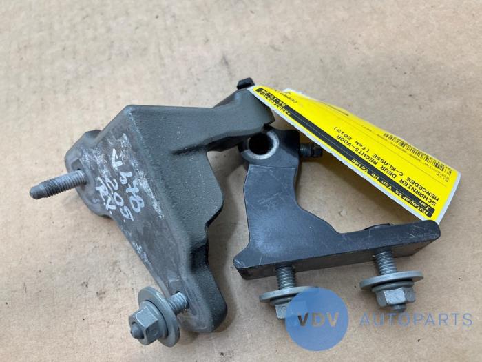 Charnière porte avant droite Mercedes C-Klasse