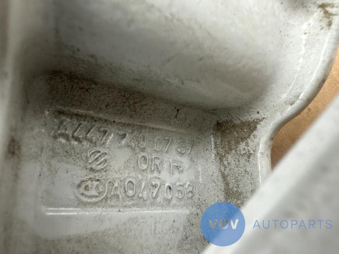 Bisagra del portón trasero Mercedes Vito