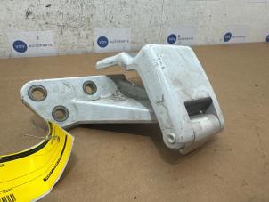 Gebruikte Achterklep Scharnier Mercedes Vito (447.6) 1.7 114 CDI 16V Prijs € 36,30 Inclusief btw aangeboden door Autoparts Van De Velde