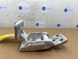 Gebruikte Scharnier Achterklep Mercedes Sprinter 3,5t (906.63) 311 CDI 16V Prijs € 36,30 Inclusief btw aangeboden door Autoparts Van De Velde