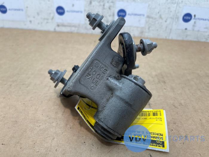 Charnière porte avant gauche Mercedes E-Klasse