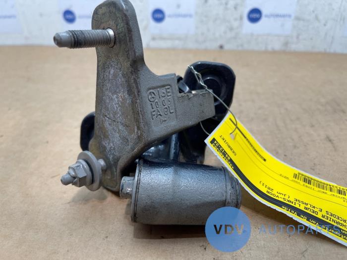 Charnière porte avant gauche Mercedes E-Klasse