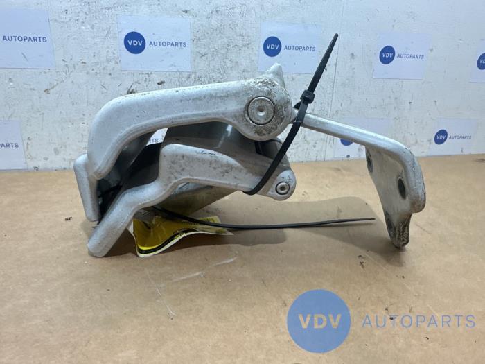 Tailgate hinge Mercedes Vito