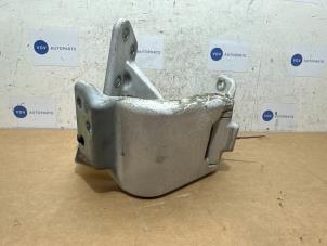 Gebruikte Achterklep Scharnier Mercedes Vito (447.6) 1.7 114 CDI 16V Prijs € 36,30 Inclusief btw aangeboden door Autoparts Van De Velde