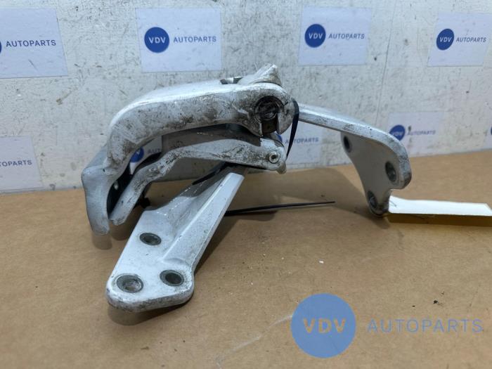 Bisagra del portón trasero Mercedes Vito