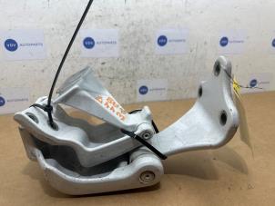 Gebruikte Achterklep Scharnier Mercedes Vito (447.6) 2.0 110 CDI 16V Prijs € 36,30 Inclusief btw aangeboden door Autoparts Van De Velde