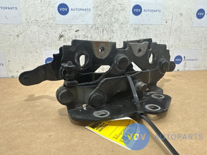 Zawias pokrywy silnika Mercedes E-Klasse