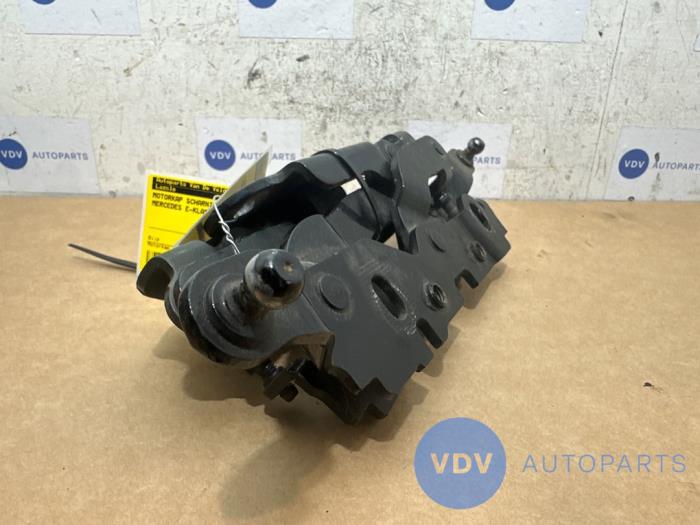 Zawias pokrywy silnika Mercedes E-Klasse