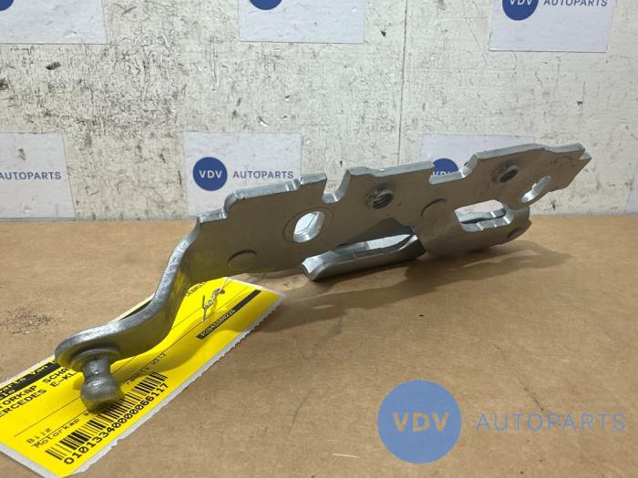 Zawias pokrywy silnika Mercedes E-Klasse