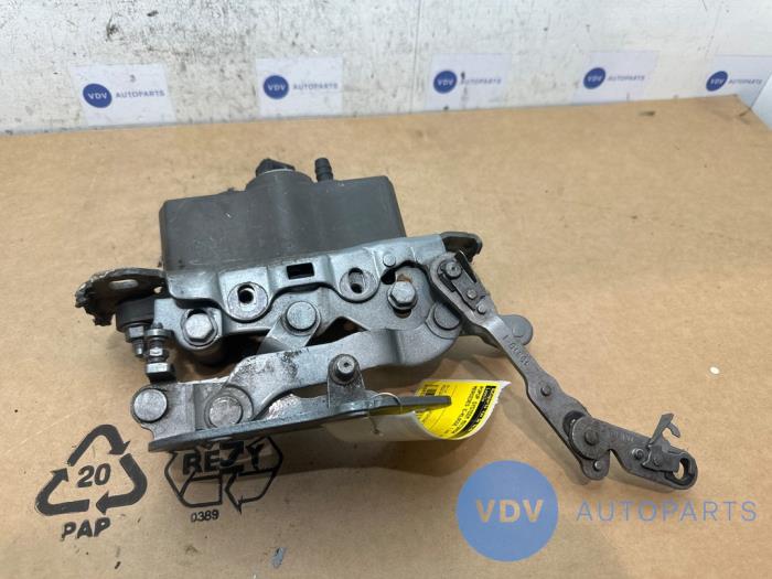 Système popup capot Mercedes E-Klasse