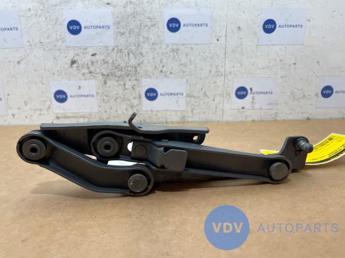 Zawias pokrywy silnika Mercedes E-Klasse