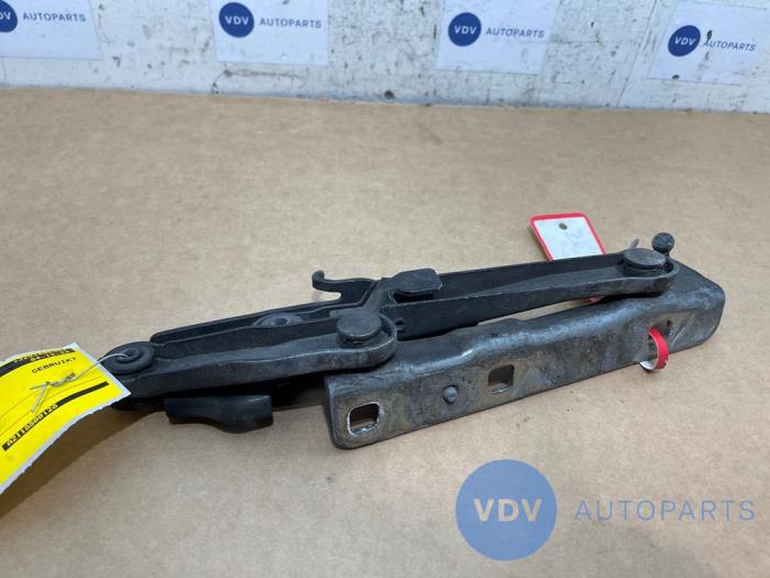 Zawias pokrywy silnika Mercedes E-Klasse