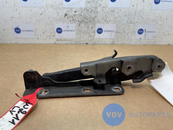 Zawias pokrywy silnika Mercedes E-Klasse