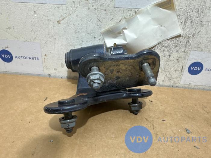 Zawias drzwi prawych tylnych Mercedes E-Klasse