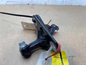 Gebruikte Scharnier deur links-voor Mercedes E (W211) 2.2 E-200 CDI 16V Prijs € 30,25 Inclusief btw aangeboden door Autoparts Van De Velde