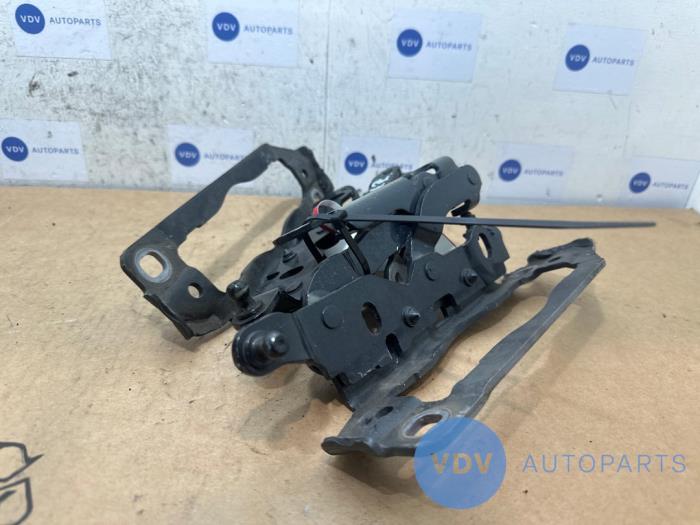 Zawias pokrywy silnika Mercedes C-Klasse