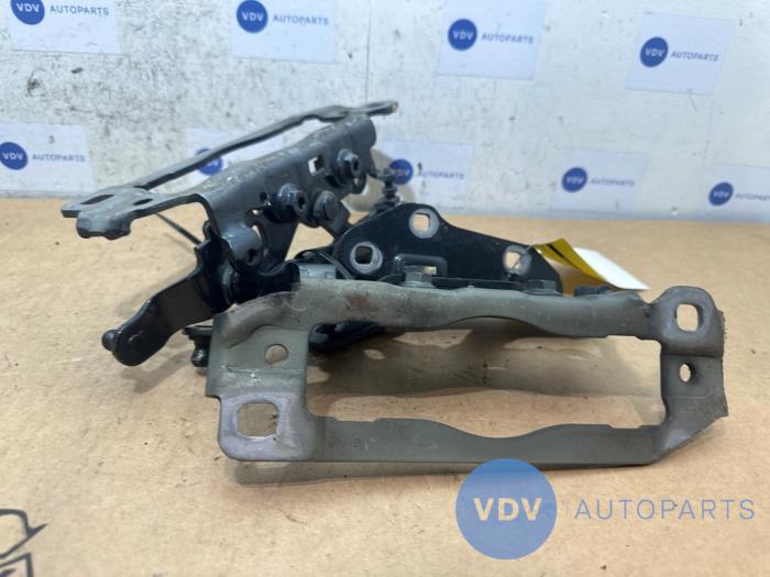 Zawias pokrywy silnika Mercedes C-Klasse