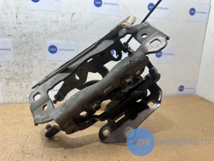 Zawias pokrywy silnika Mercedes C-Klasse