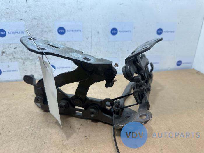 Zawias pokrywy silnika Mercedes C-Klasse