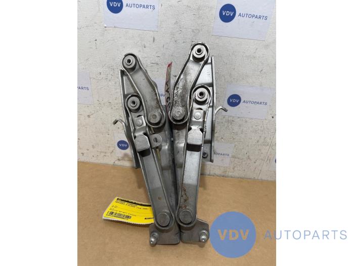 Zawias pokrywy silnika Mercedes E-Klasse