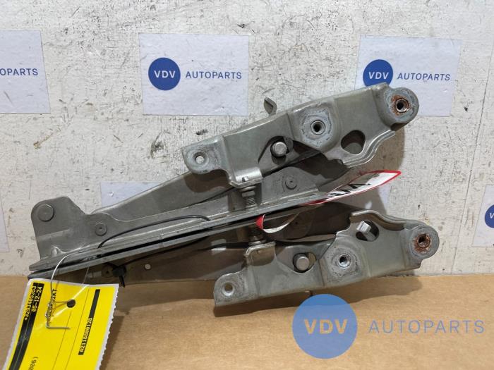 Zawias pokrywy silnika Mercedes E-Klasse