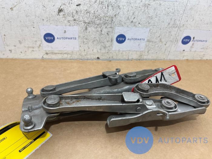 Zawias pokrywy silnika Mercedes E-Klasse