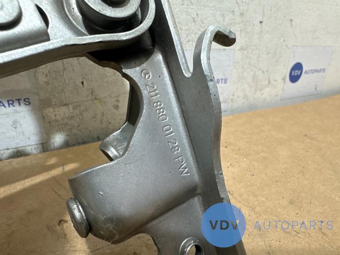 Zawias pokrywy silnika Mercedes E-Klasse