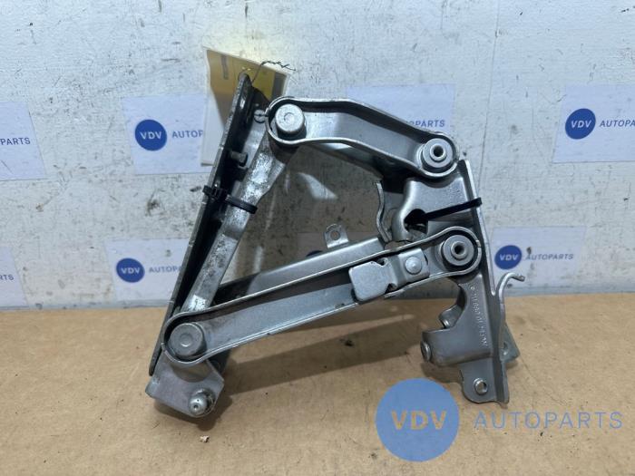 Zawias pokrywy silnika Mercedes E-Klasse